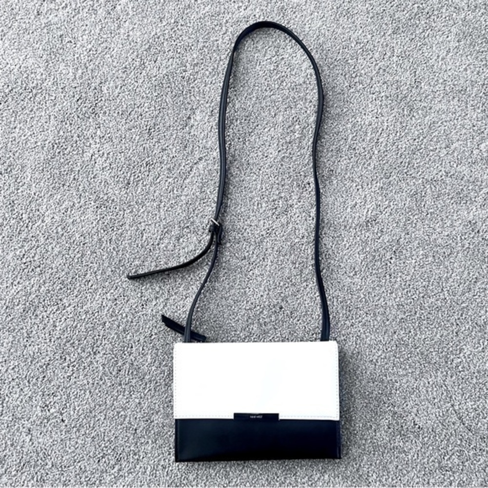 Nine West cream and black crossbody purse with adjustable strap